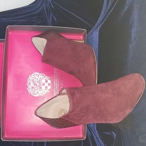 VINCE CAMUTO maroon ankle boots